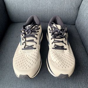 NEW Men’s Brooks DYAD ll. Navy/light gray.